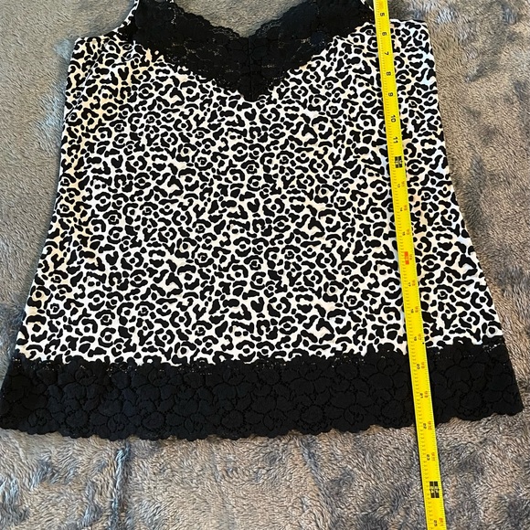 WHITE HOUSE BLACK MARKET ANIMAL PRINT CAMISOLE MEDIUM - Picture 2 of 4
